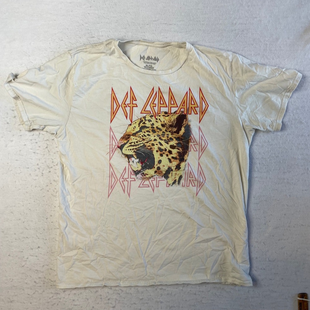 Def Leppard Graphic T-Shirt XL White Leopard Print Rock Band Short Sleeve Cotton